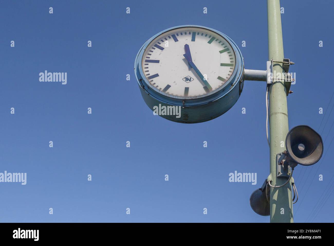 Clock clocks db germany train hi-res stock photography and images