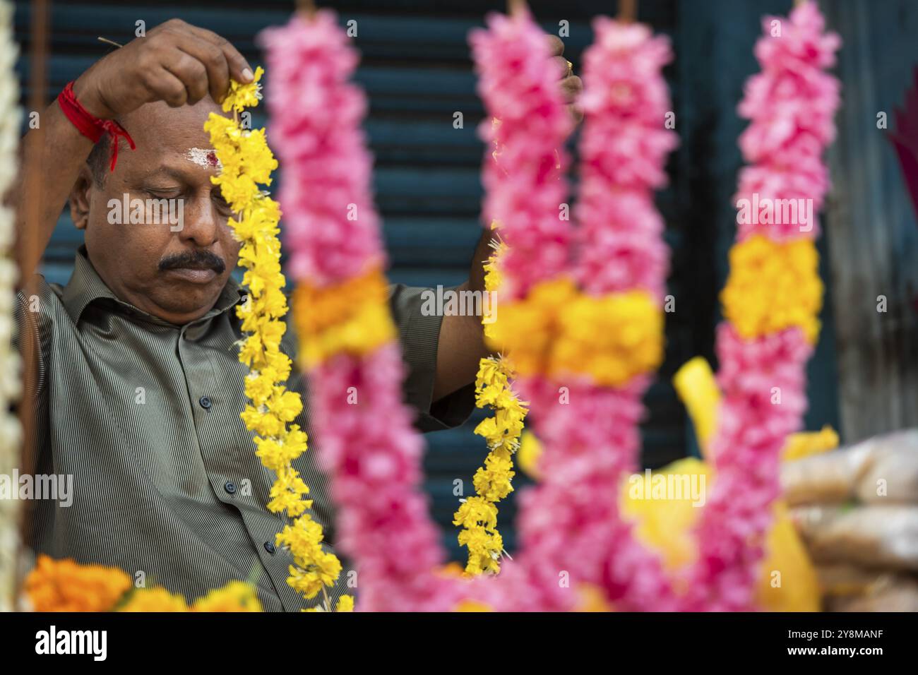 Flower bouquet india hi-res stock photography and images - Alamy