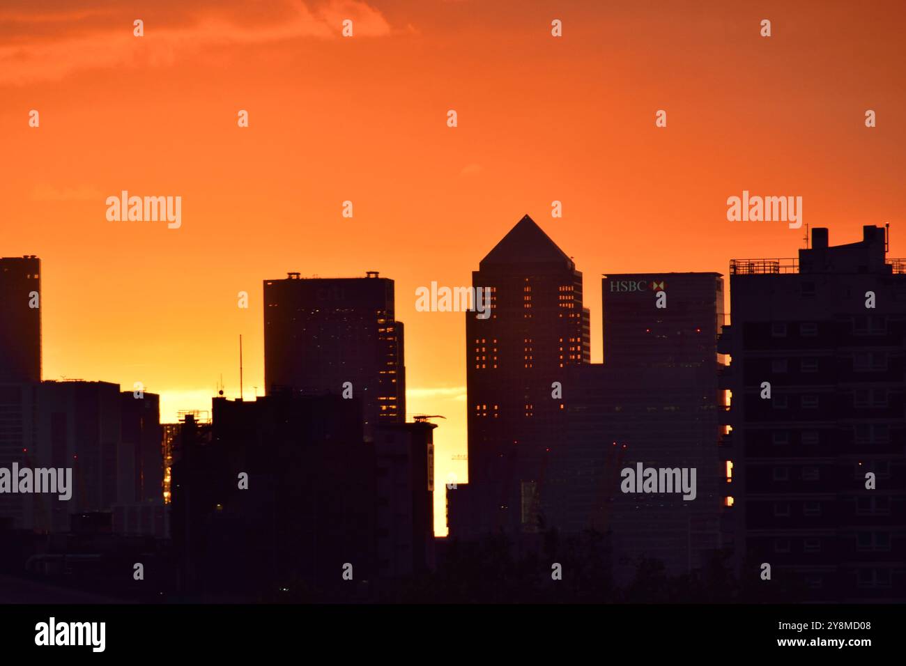 Canary wharf silhouette sunset hi-res stock photography and images - Alamy