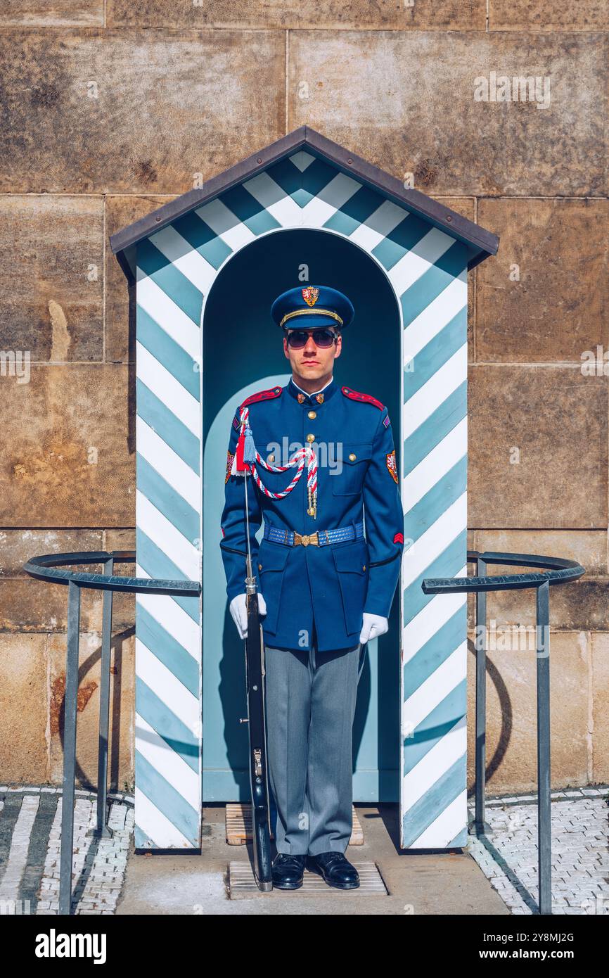 Security guard stands gates hi-res stock photography and images - Alamy