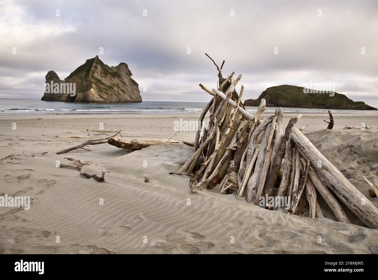 Spit With Rocks Farewell Spit New Zealand beach Rock haystacks Stock Photo - Alamy