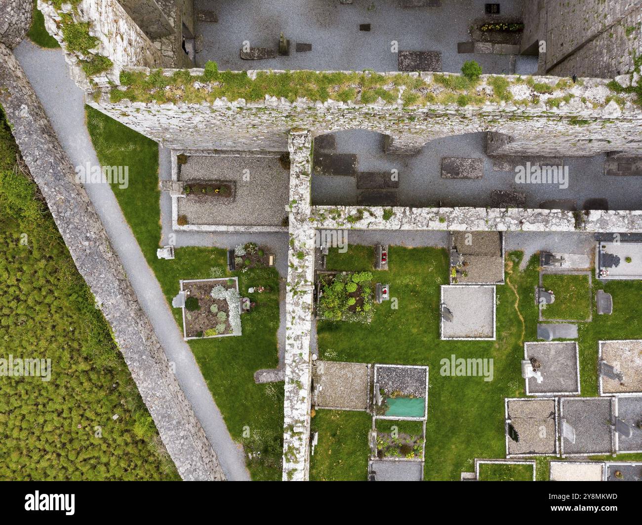 Overhead flight of cemetery hi-res stock photography and images - Alamy