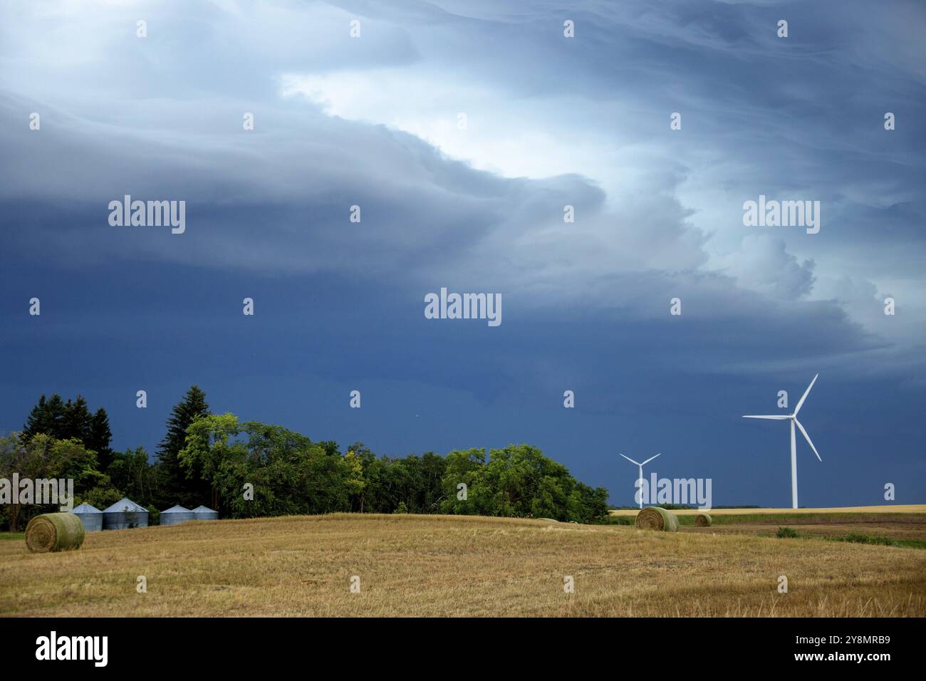 Ominous Storm Clouds Prairie Summer shelf cloud Stock Photo