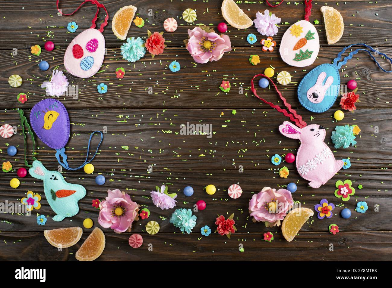 Felt chickens hi-res stock photography and images - Alamy