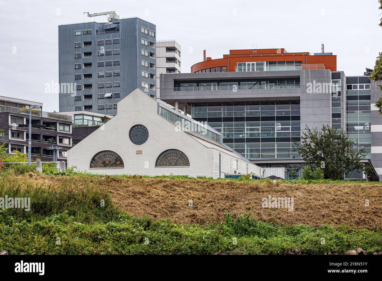 Small triangular urban park hi-res stock photography and images - Alamy
