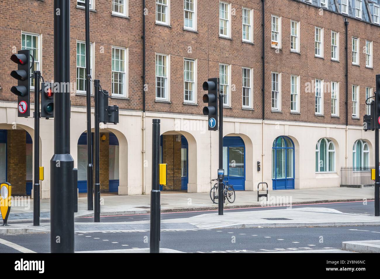 Empty tourist street london hi-res stock photography and images - Alamy