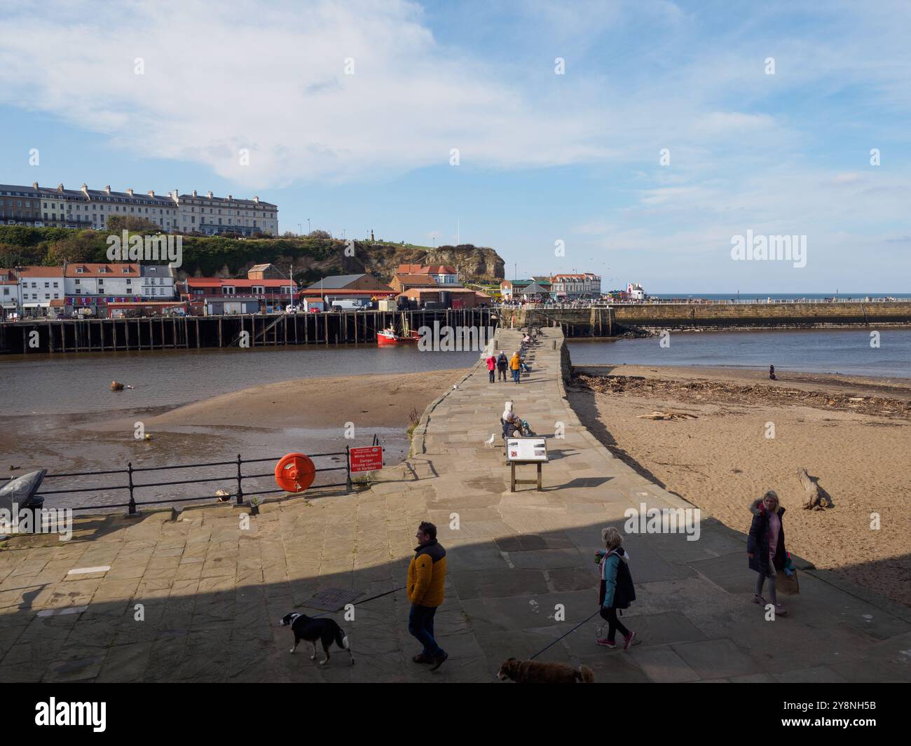 Tate hill whitby hi-res stock photography and images - Alamy