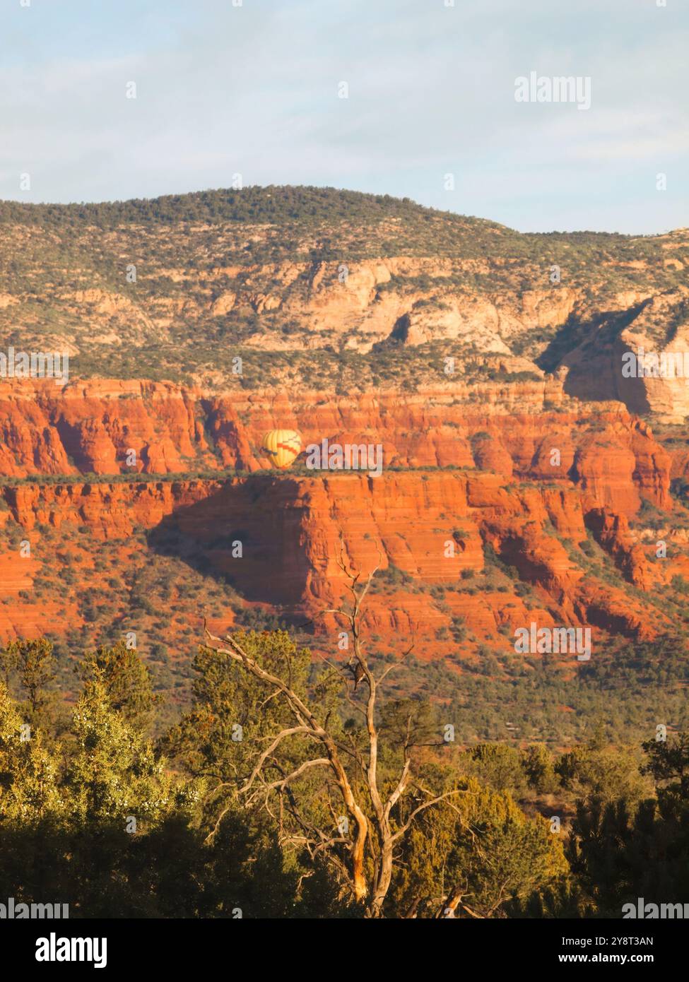 Solo hot air ballon red rocks hi-res stock photography and images - Alamy