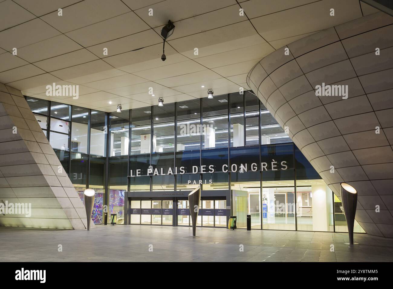 Palais des congres paris hi-res stock photography and images - Alamy