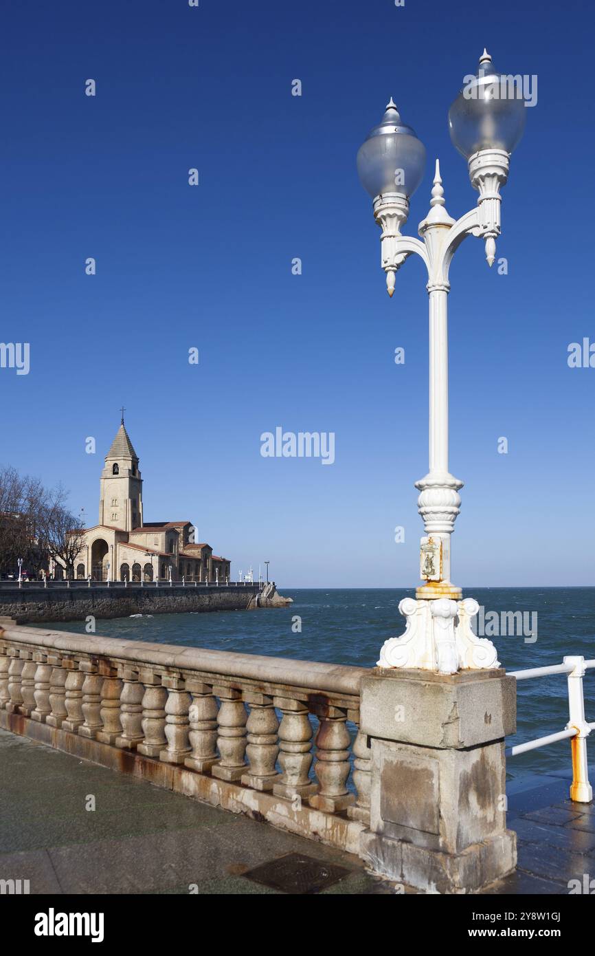 Kirche san pedro apostol hi-res stock photography and images - Alamy