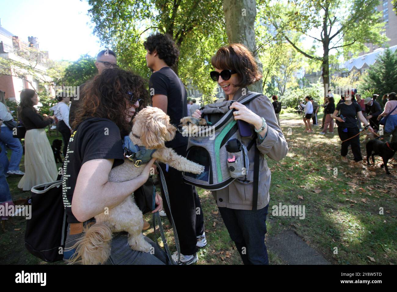 Manhattan, New York, USA. 6th Oct, 2024. New York, New York October 6, 2024 . The Feast of St Francis (Blessing of the Animals.All pets and people are welcome to this beloved annual tradition at the Cathedral of Saint John the Devine. Honoring St. Francis of Assisi, the patron saint of the environment and ecology. (Credit Image: © Bruce Cotler/ZUMA Press Wire) EDITORIAL USAGE ONLY! Not for Commercial USAGE! Stock Photo