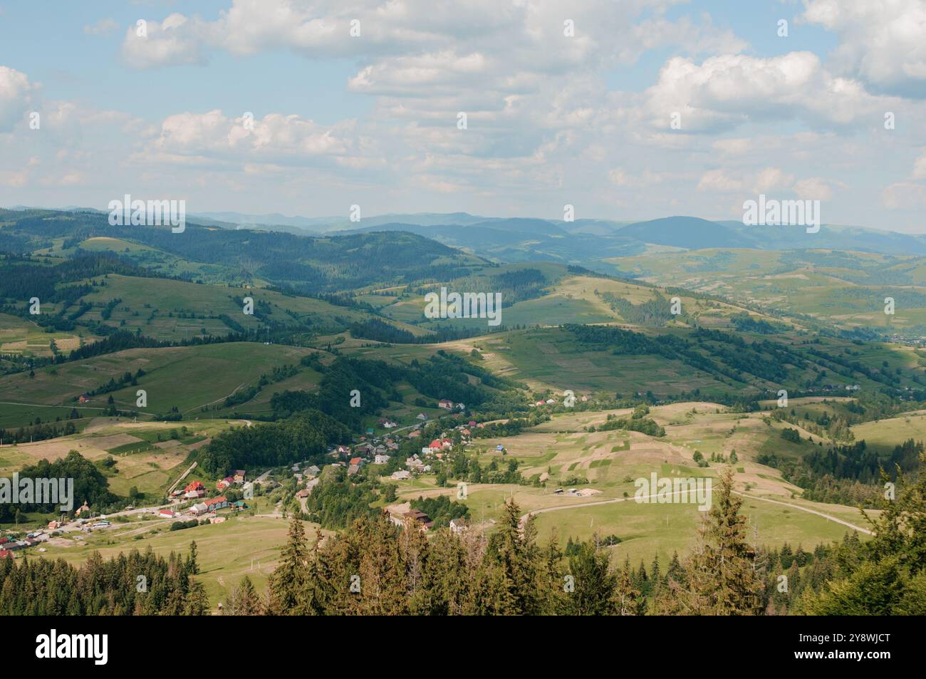 View rolling hills meandering hi-res stock photography and images - Alamy
