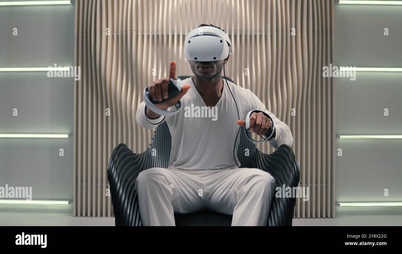 African american guy in vr hi-res stock photography and images - Alamy
