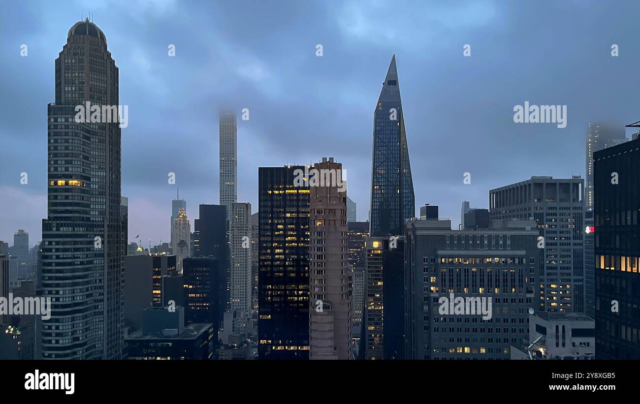 New york skyline sunrise hi-res stock photography and images - Alamy