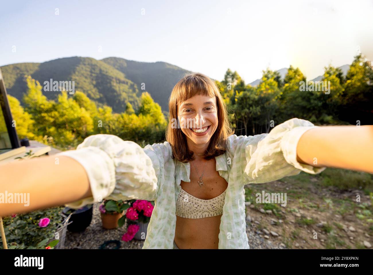 Happiness joyful hi-res stock photography and images - Alamy