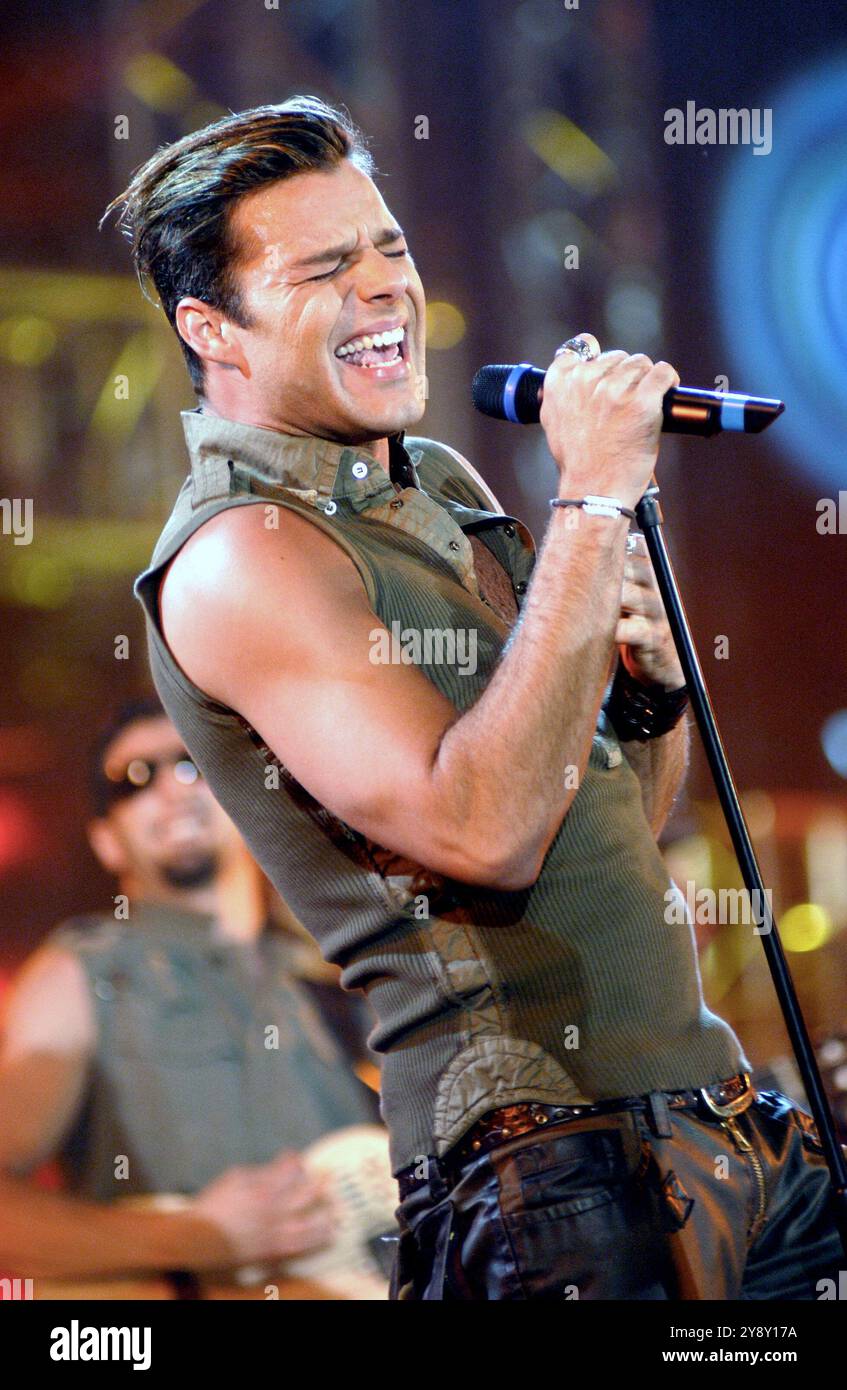 Ricky martin images 2003 hi-res stock photography and images - Alamy