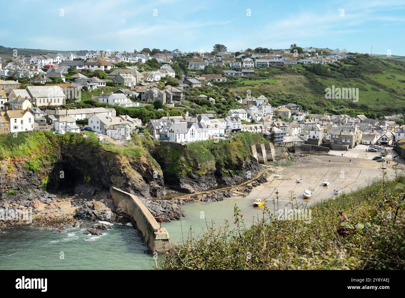 Port Isaac fishing village harbour and sea wall, at low tide, on the North Cornish Coast, Cornwall, UK. Stock Photo