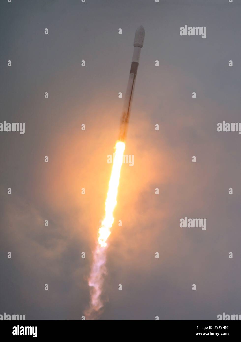 Cape Canaveral, Florida, USA. 7th Oct, 2024. A SpaceX Falcon 9 rocket carrying the European Space Agency's Hera spacecraft lifts off from Space Launch Complex-40 (SLC-40) at Cape Canaveral Space Force Station, Florida, on Oct. 7, 2024. Hera will visit the Didymos asteroid and examine the impact on its moon, Dimorphos, after NASA's (DART) Double Asteroid Redirection Test Spacecraft knocked it off course two years ago. Credit: ZUMA Press, Inc./Alamy Live News Stock Photo