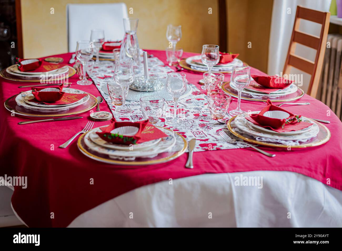 Christmas table decorations Stock Photo - Alamy
