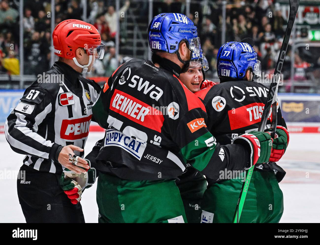 Augsburg, Deutschland. 06th Oct, 2024. Maximilian Renner (Augsburger Panther, #58) und Luca Tosto (Augsburger Panther, #77) bejubeln mit D.J. Busdeker (Augsburger Panther, #14) dessen Unterzahl - Tor zum 3:4 - Anschluss. GER, Augsburger Panther gegen Grizzlys Wolfsburg, Eishockey, DEL, 7. Spieltag, Saison 2024/2025, 06.10.2024. Foto: Eibner-Pressefoto/Heike Feiner Credit: dpa/Alamy Live News Stock Photo