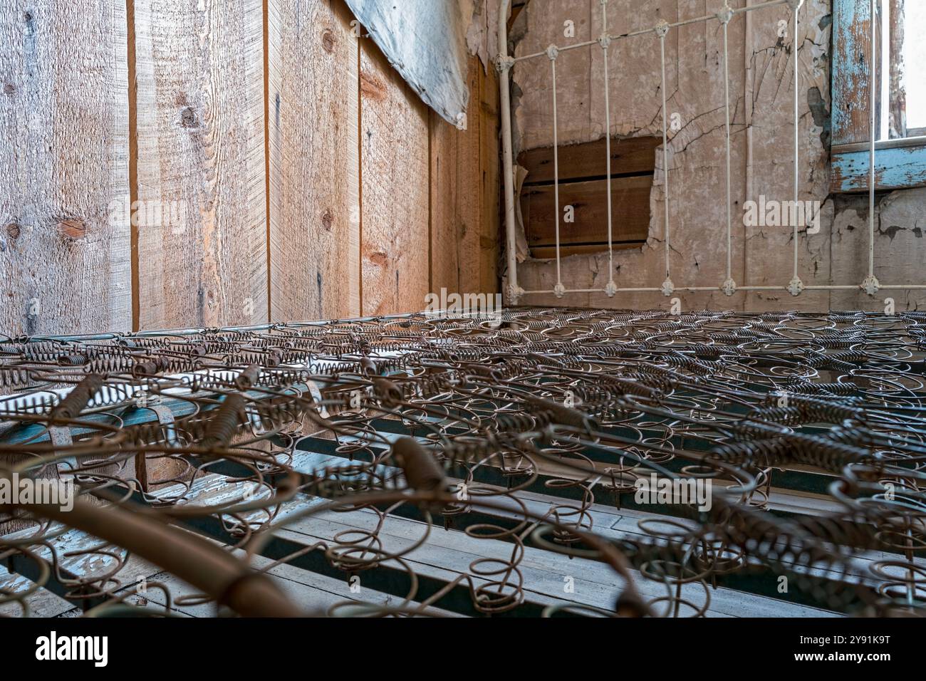 Antique bed frame hi-res stock photography and images - Alamy