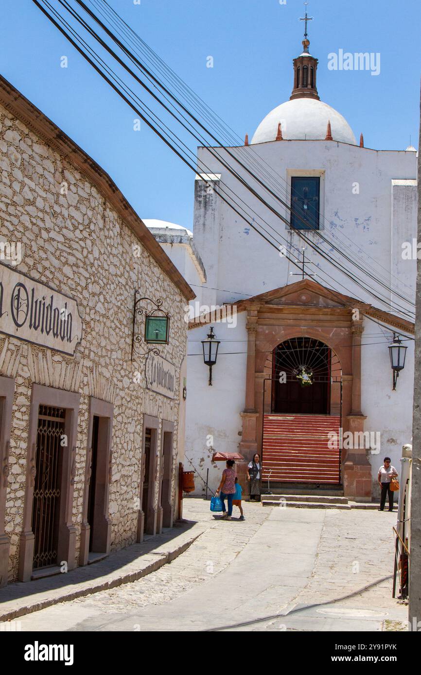 Mineral de Pozos, Guanajuato, México; 04 18 2024; A street in the magical town of Mineral de Pozos with a white church at the back. Stock Photo