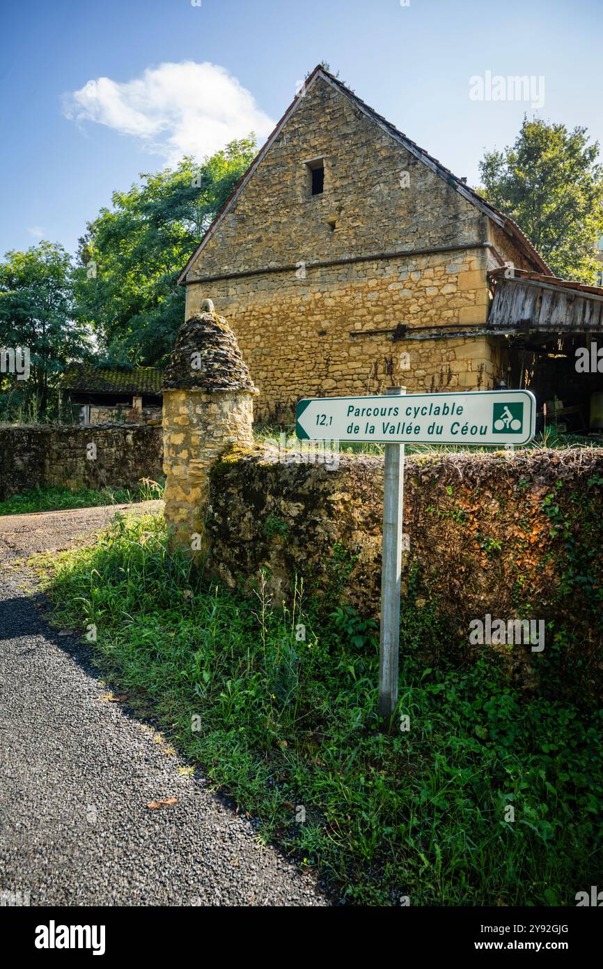 The Sarlat Voie Verte bike path from Sarlat to Cazoulès Stock Photo