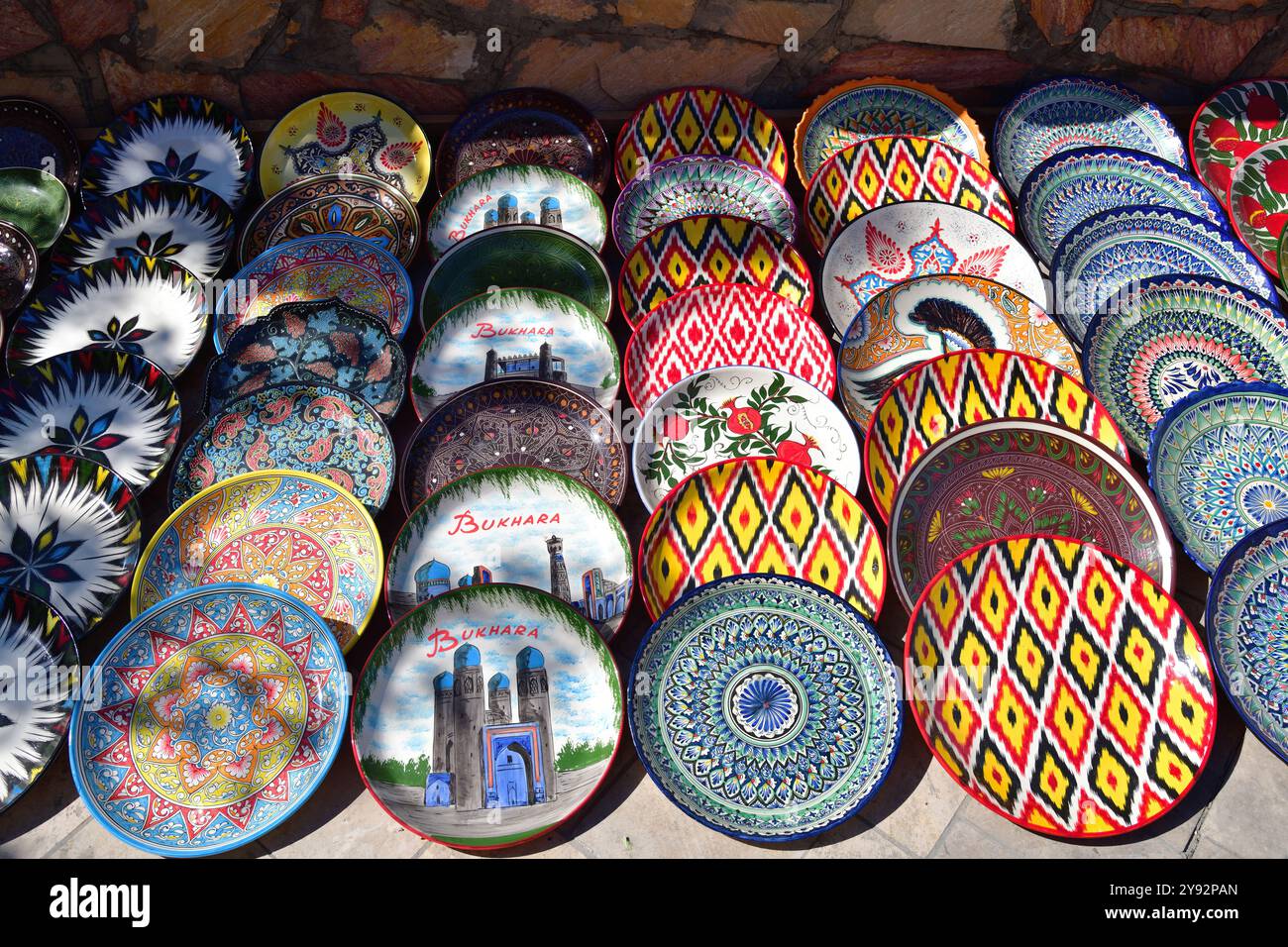 Souvenir Plates For Sale, Bukhara, Uzbekistan Stock Photo - Alamy