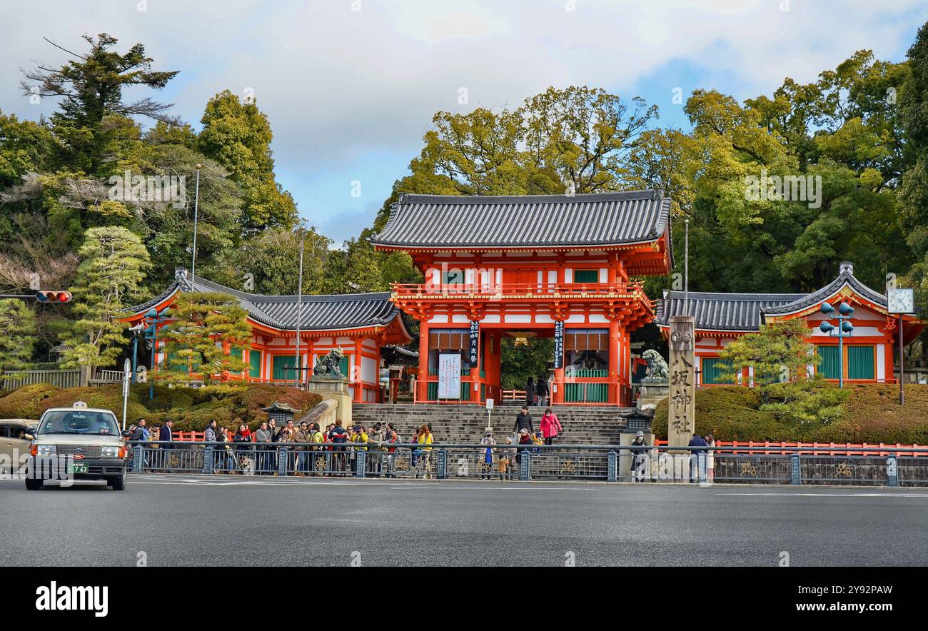 Main gate of Yasaka Shrine (八坂神社, Yasaka-jinja), once called Gion ...