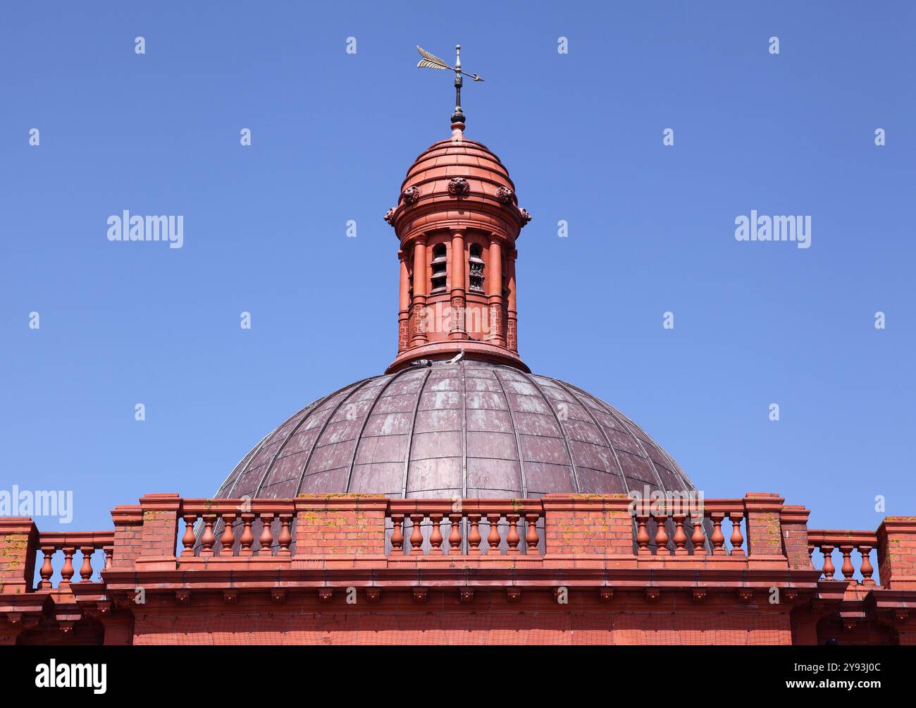 Red brick parapet hi-res stock photography and images - Alamy Red brick parapet hi-res stock photography and images - Alamy