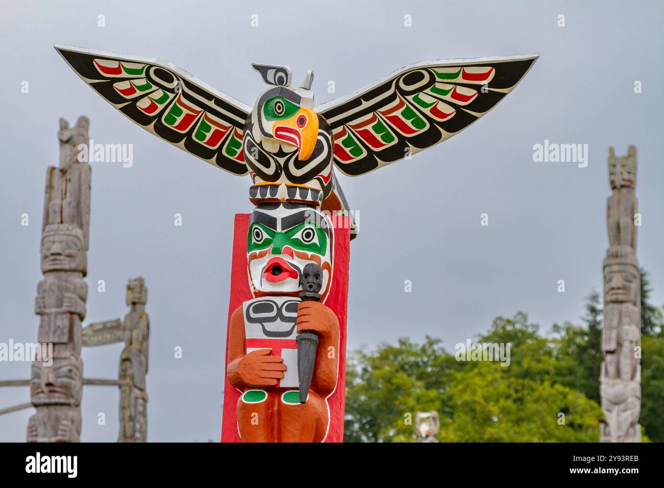 Totem poles in the cemetery of the First Nations Kwakwaka'wakw people in Alert Bay, British Columbia, Canada, North America Stock Photo