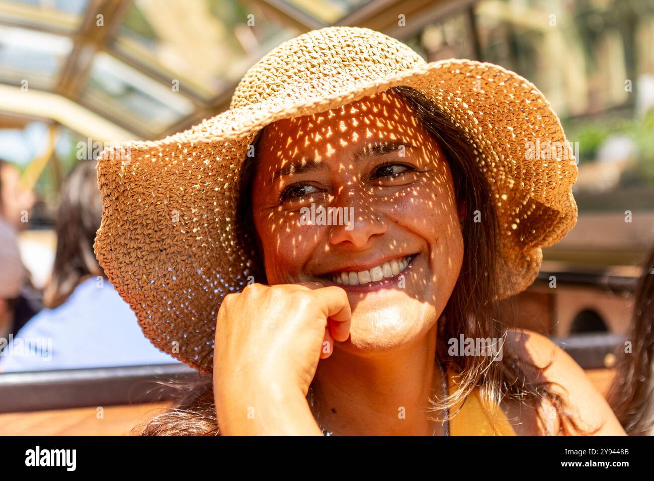 Woman explorer wearing straw hi-res stock photography and images - Alamy