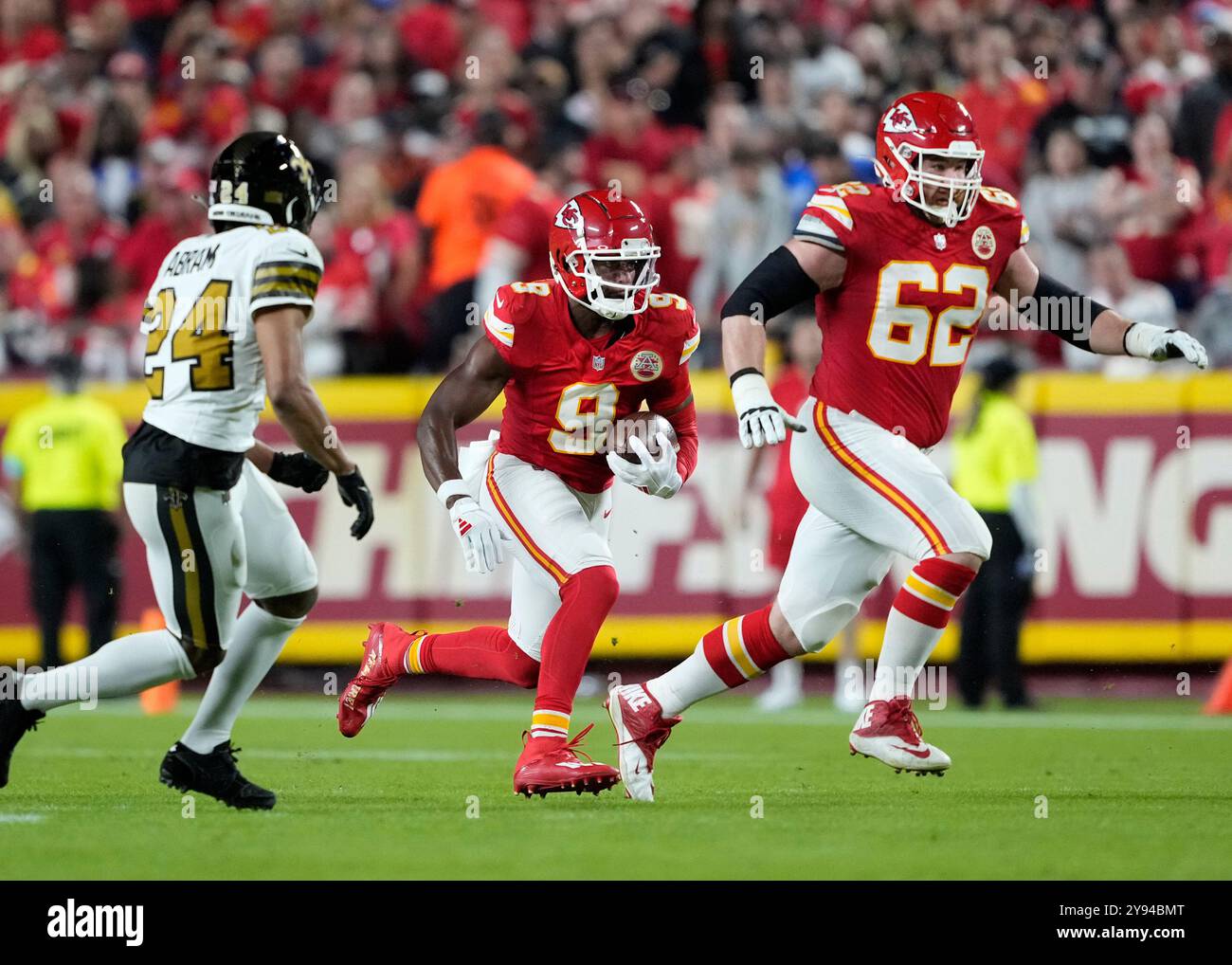 Monday night football screen hi-res stock photography and images - Alamy