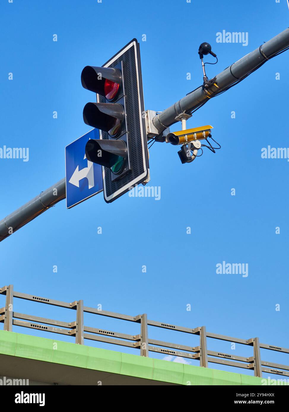 traffic-light-with-cctv-camera-on-the-street-stock-photo-alamy