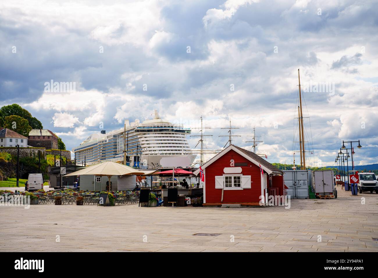 Waterfront Restaurants in Oslo Norway 2022 Stock Photo - Alamy - Apartment Buildings With Rooftop Restaurants In Norway