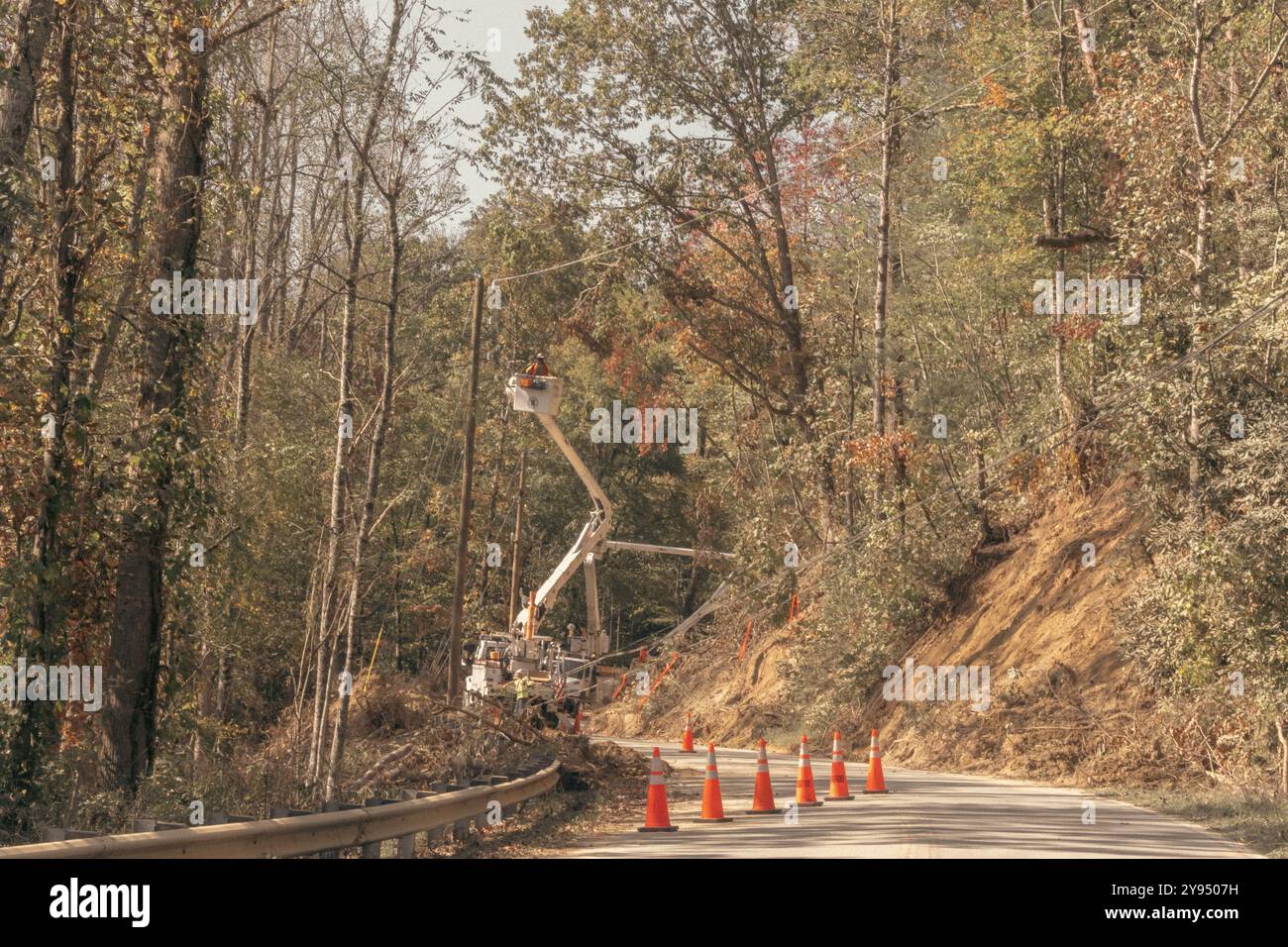 Helene linemen hi-res stock photography and images - Alamy