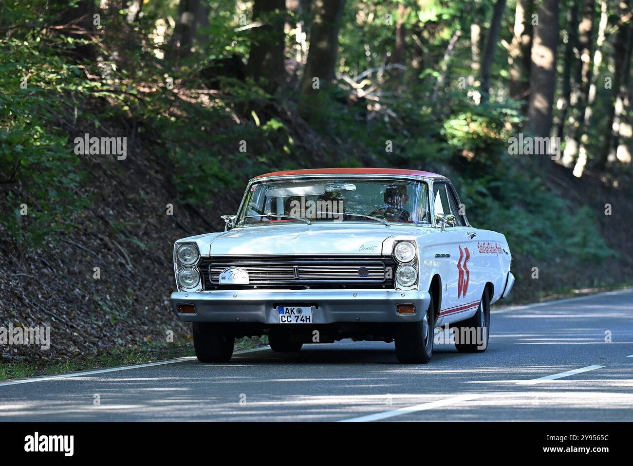 Altenkirchen Themenfoto: Automobil, Oldtimer, Veteranen, Klassiker, Raritaeten, Deutschland, Rheinland-Pfalz, Altenkirchen, MSC Altenkirchen, 44. ADAC Raiffeisen-Veteranenfahrt, 05.10.2024 Mercury Comet Cyclone Bj. 1965 Themenfoto: Automobil, Oldtimer, Veteranen, Klassiker, Raritaeten, Deutschland, Rheinland-Pfalz, Altenkirchen, MSC Altenkirchen, 44. ADAC Raiffeisen-Veteranenfahrt, 05.10.2024 *** Altenkirchen theme photo automobile, vintage cars, veterans, classics, rarities, Germany, Rhineland Palatinate, Altenkirchen, MSC Altenkirchen, 44 ADAC Raiffeisen Veteranenfahrt, 05 10 2024 Mercury Co Stock Photo