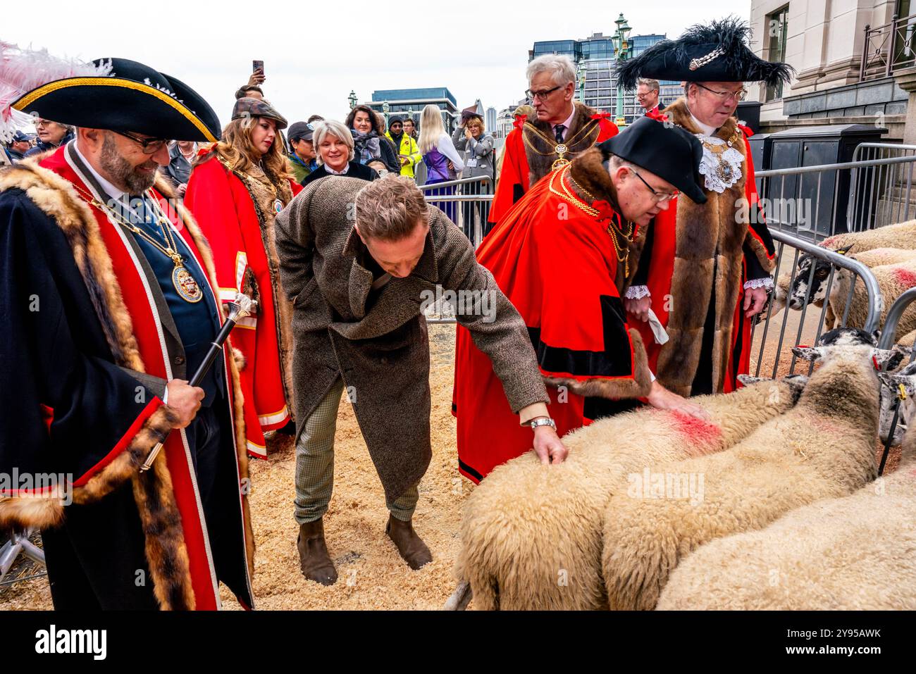 The Lord Mayor of London and The Hollywood Actor Damian Lewis In The ...