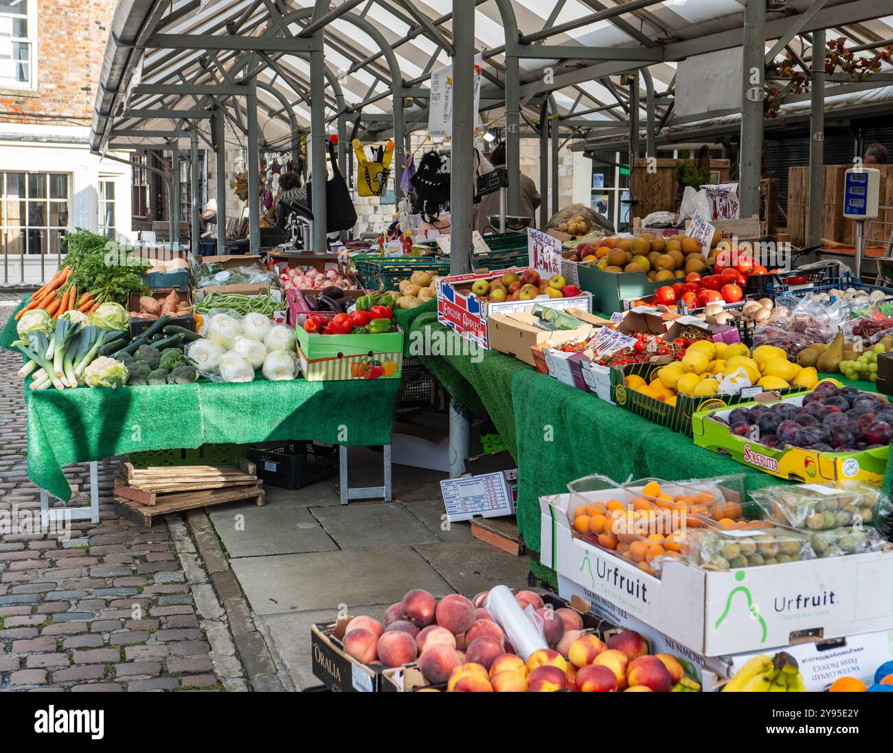 Fresh fruit and vegetables market stall Stock Photo - Alamy
