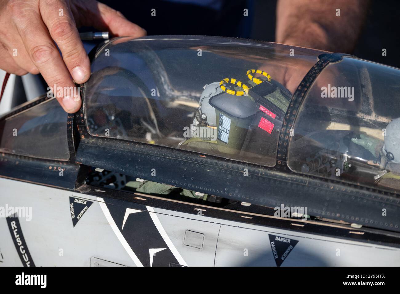 Business jet cockpit pilot hi-res stock photography and images - Alamy