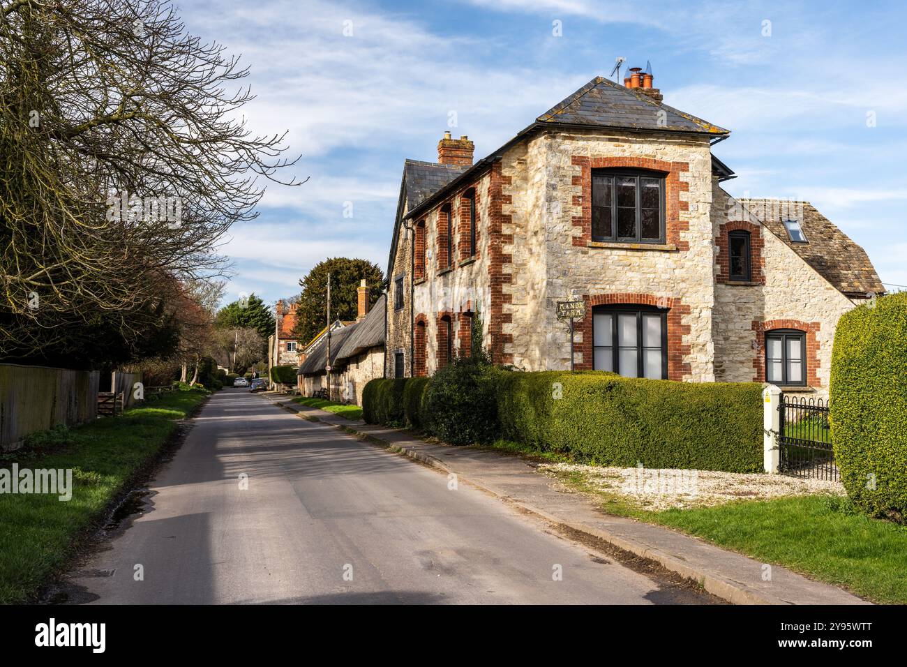 Traditional houses and cottages form the small village of Kingston Lisle in Oxfordshire's Vale of White Horse. Stock Photo