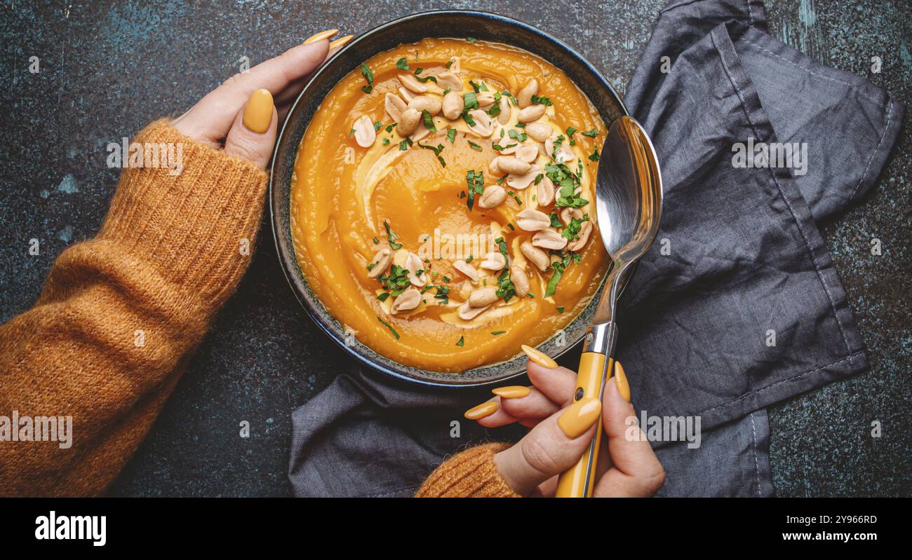 Top view spoons bowls hi-res stock photography and images - Alamy