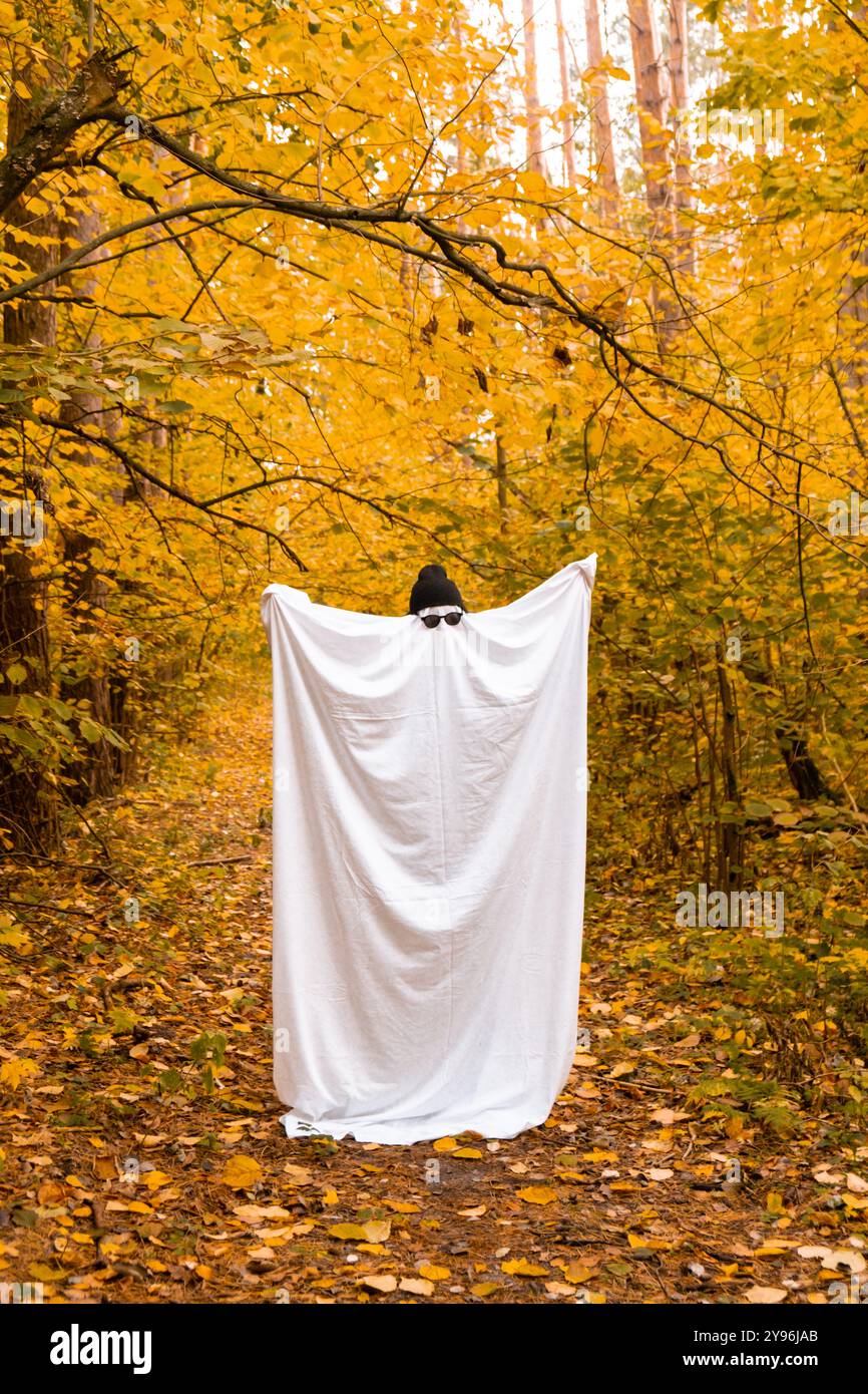 Man dancing wearing ghost costume hi-res stock photography and images ...