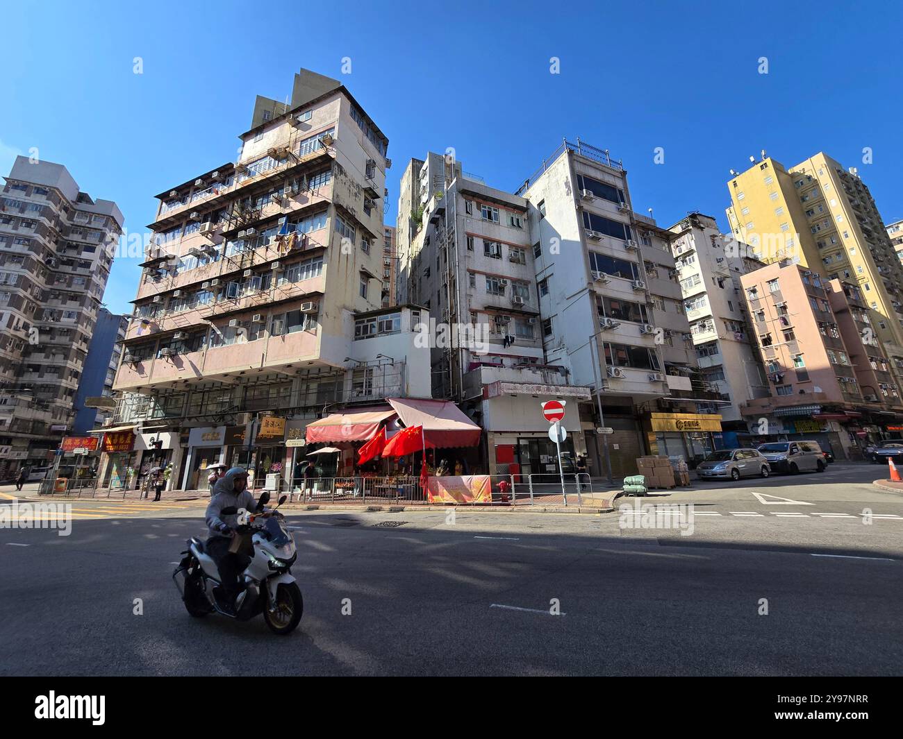 Old buildings in Mong Kok, Kowloon, Hong Kong Stock Photo - Alamy