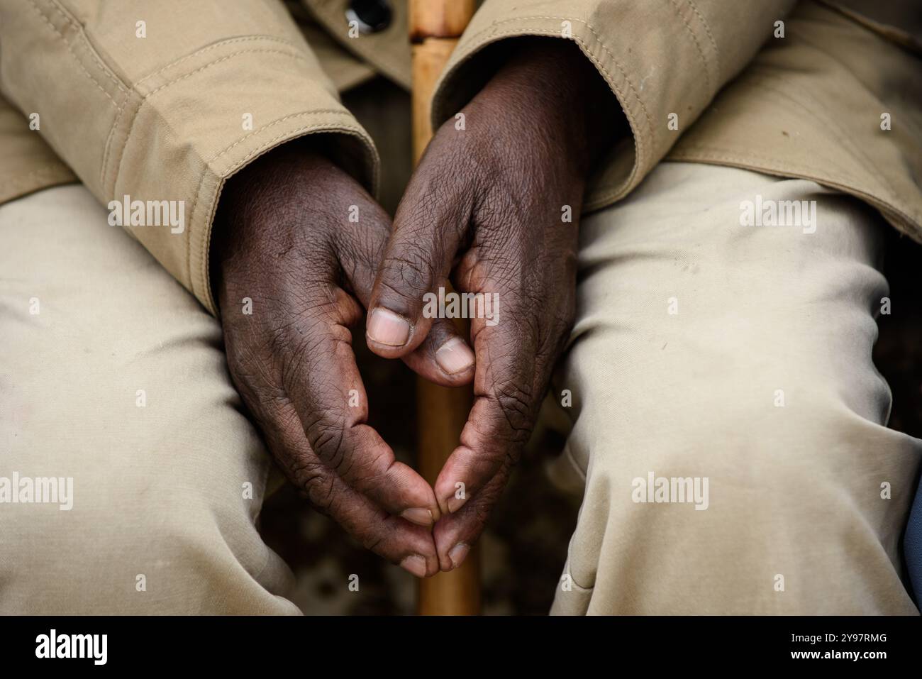 Clasp hands hi-res stock photography and images - Alamy