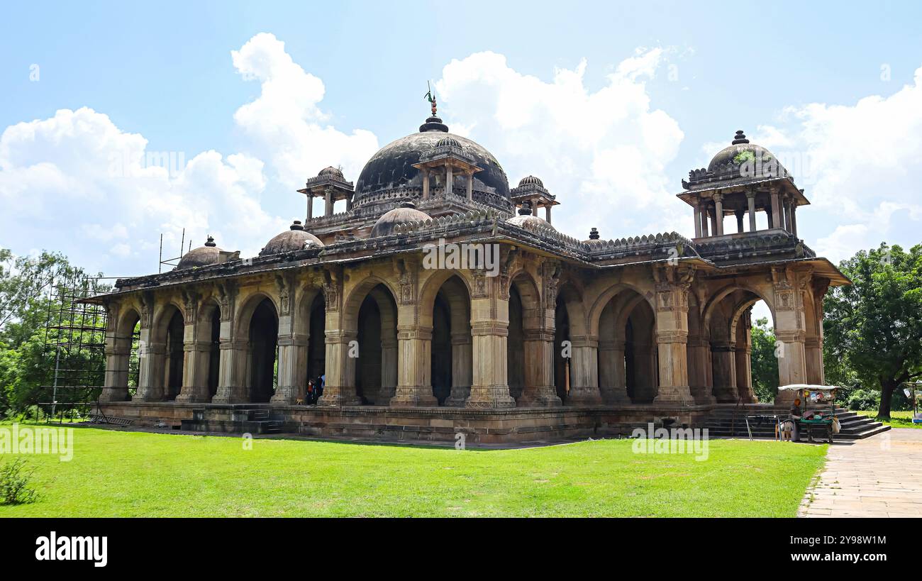 Roza Rozi View of Roza Rozi Dargah Sharif or Tomb of Mubarik Sayyid, a 15th ...