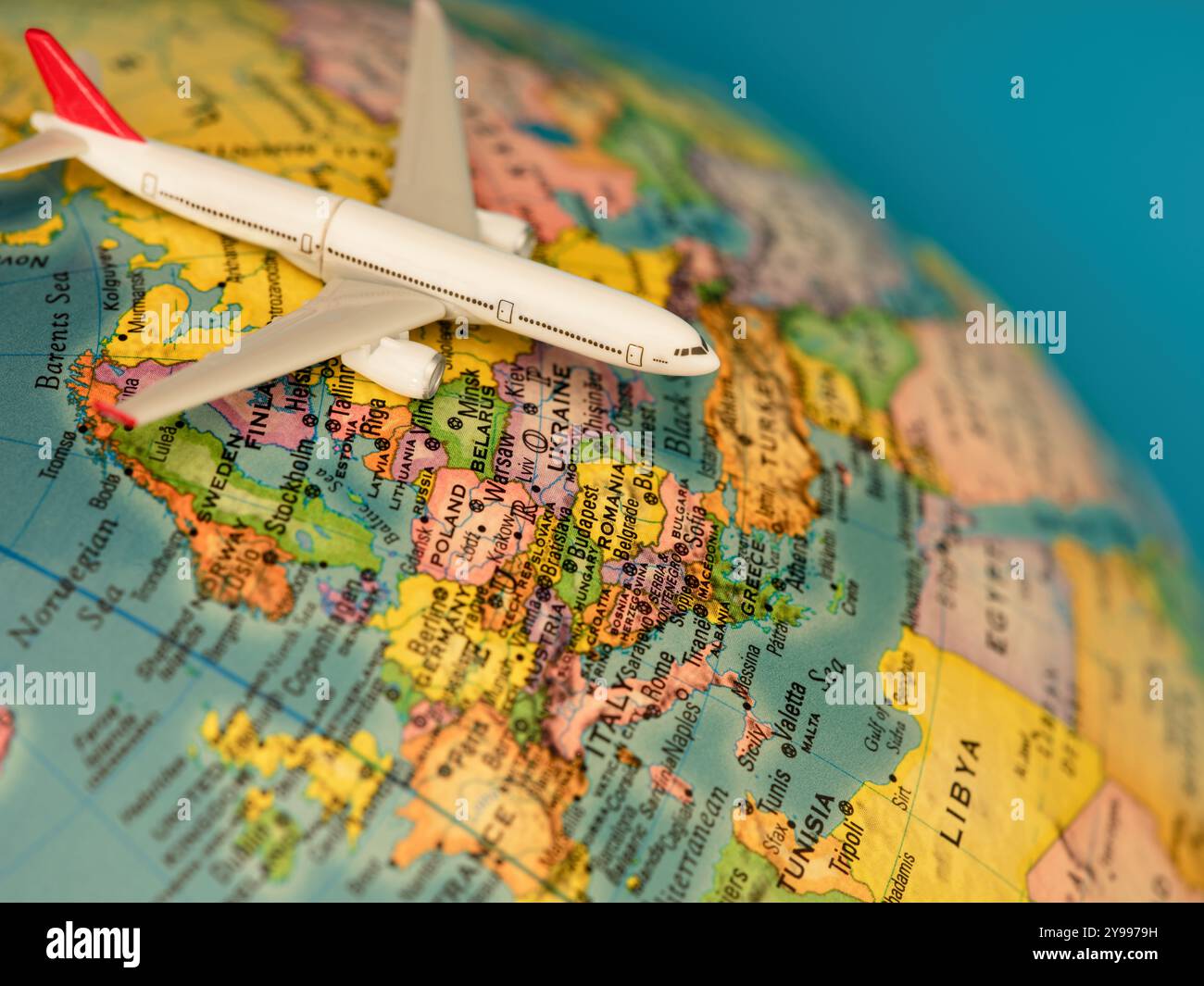 World map airplane flying hi-res stock photography and images - Alamy