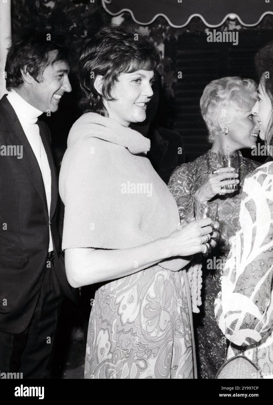 Pin di mara su VERONA | Vecchie foto, Foto storiche, Verona, image size:936x1390