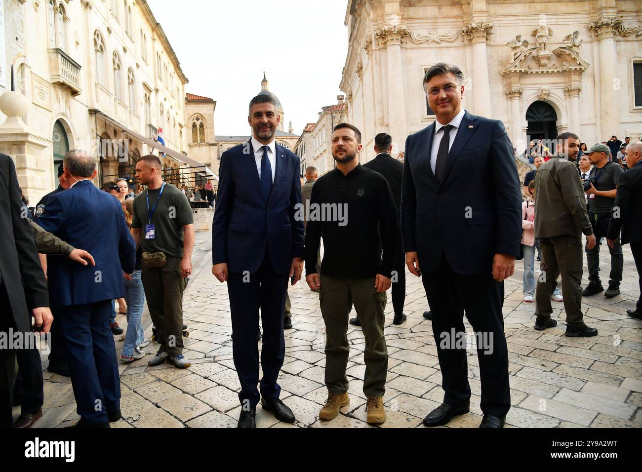 Croatia, Dubrovnik, 091024. Andrej Plenkovic, Volodimir Zelenski and other high officials walked along Stradun after the end of the plenary part of the Ukraine - Southeast Europe summit. In the photo: Mato Frankovic, Andrej Plenkovic, Volodimir Zelenski. Photo: Bozo Radic / CROPIX Dubrovnik Croatia Copyright: xxBozoxRadicx br summit dubrovnik31-091024 Stock Photo