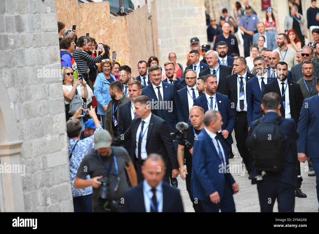 Croatia, Dubrovnik, 091024. Andrej Plenkovic, Volodimir Zelenski and other high officials walked along Stradun after the end of the plenary part of the Ukraine - Southeast Europe summit. Photo: Bozo Radic / CROPIX Dubrovnik Croatia Copyright: xxBozoxRadicx br summit dubrovnik24-091024 Stock Photo